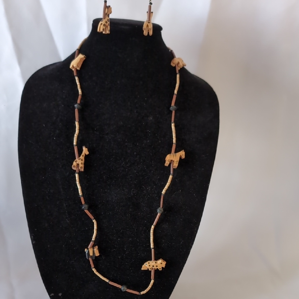 Vtg Wooden Carved Animal Necklace And Earring Set